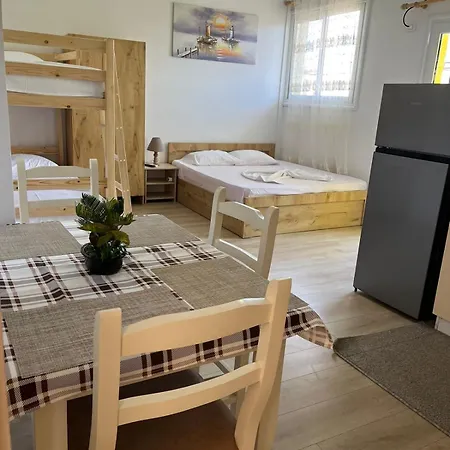 Pensión Kristi & Mari Vlorë