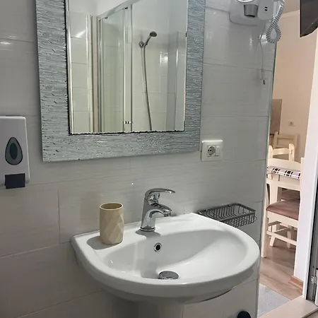 Pensión Kristi & Mari 3*